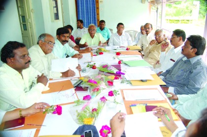 Delegates at the Maharashtra Working Journalists Union Working Committee discuss Pension, Insurance and Housing Schemes for Journalists at Badnera, Amravati